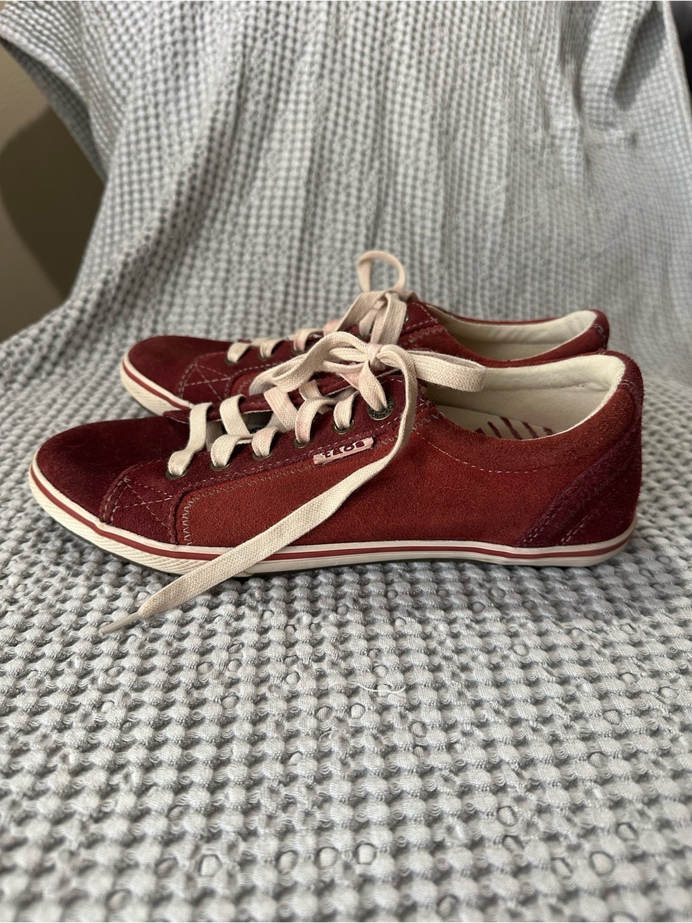 Taos Retro Star Suede Sneakers Womens Sz 8.5 Burgundy Rust Lace Up Comfort - Picture 8 of 12